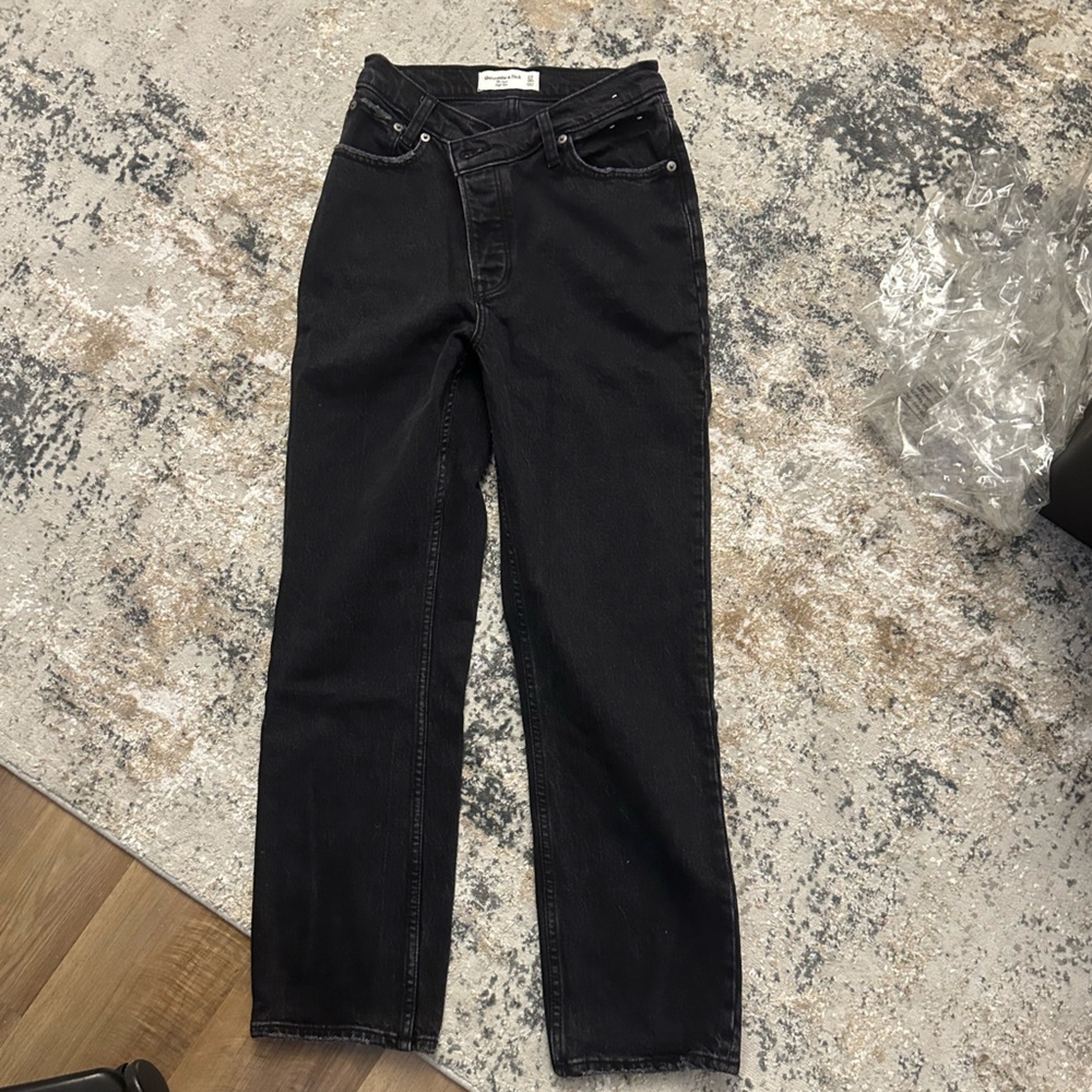 NWOT DAD HIGH RISE ASYMMETRIC DENIM